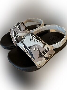 Reef Kids Gray and Black Shark Print Slide Sandals - Kids Size 8